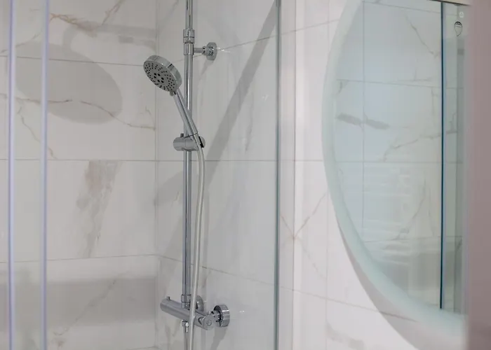 Florence Et Nadine - Latre Location