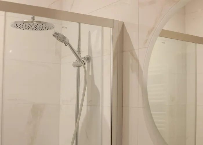 Florence Et Nadine - Latre Location